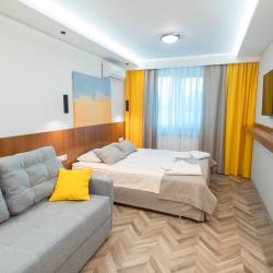 Номер стандарт с 1 двуспальной кроватью и диваном