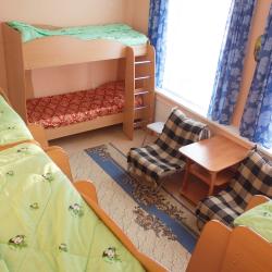 Кровать в 8-местном общем номере