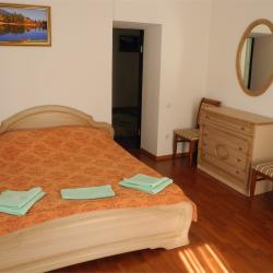 Номер улучшенный с 1 двуспальной кроватью (Корпус 1)