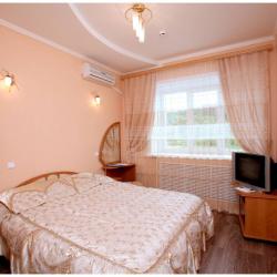 2-комнатный номер полулюкс с 1 двуспальной кроватью