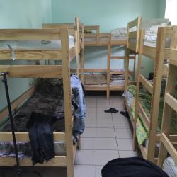 Кровать в мужском 8-местном номере (удобства на этаже)