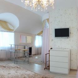 Номер полулюкс с 1 двуспальной кроватью №310