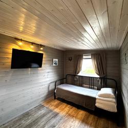 2-комнатный коттедж стандарт №1 с 2 двухъярусными кроватями и диваном-кроватью