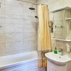 Полулюкс с большой кроватью (с завтраком)