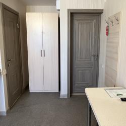 Номер стандарт комфорт с 1 односпальной и 1 двуспальной кроватью