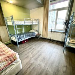 Кровать в 7-местном общем номере