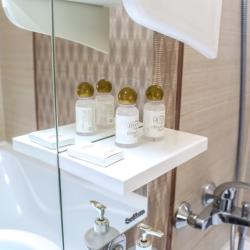 Номер улучшенный семейный с 4 односпальными кроватями