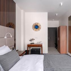 Фото V hotel & Rooftop lounge (В отель)