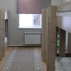 Кровать в 8-местном общем номере