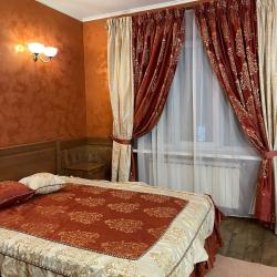 Номер стандарт с 1 двуспальной кроватью