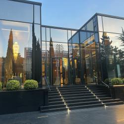 Фото Апартаменты с бассейном и собственным пляжем в центральном районе а