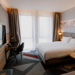 Номер стандарт с 1 двуспальной кроватью (вид на бухту)