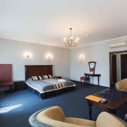 Номер полулюкс с 1 двуспальной кроватью