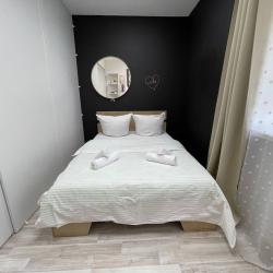 Номер полулюкс с 1 односпальной и 1 двуспальной кроватью №25