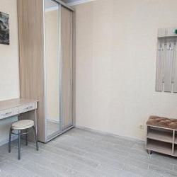 Комната стандарт с 1 двуспальной кроватью и диваном