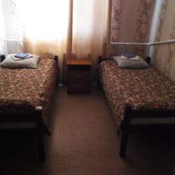 Комната с двумя односпальными кроватями