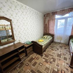 Комната комфорт с 2 односпальными кроватями и 1 двухъярусной кроватью