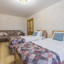 4-местные 2-комнатные апартаменты стандарт с 2 односпальными и 1 двуспальной кроватью