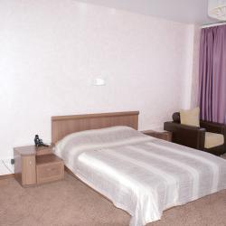 Номер полулюкс с 1 двуспальной кроватью