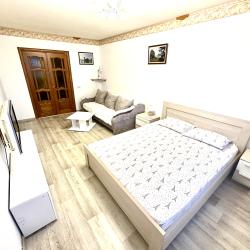 Фото Апартаменты трехкомнатные на улице Завенягина 4/2