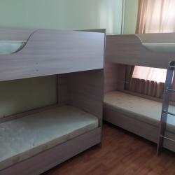 Кровать в 8-местном мужском номере