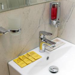 Номер делюкс с 1 двуспальной кроватью (вид на бассейн)