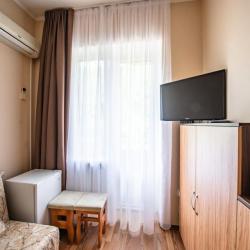 Комната стандарт с 1 двуспальной кроватью и балконом