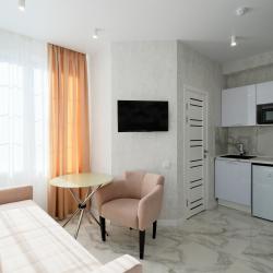 Комната стандарт с 1 двуспальной кроватью и диваном