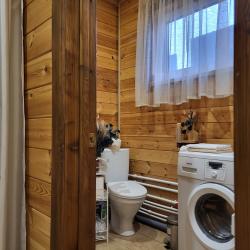 2-комнатный коттедж премиум с 3 односпальными и 1 двуспальной кроватью (мансарда)