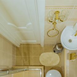 Двухуровневая студия для троих