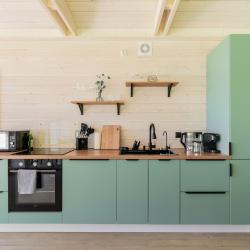 Коттедж улучшенный с 2 двуспальными и 1 двухъярусной кроватью