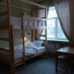 Кровать в 8-местном общем мужском номере