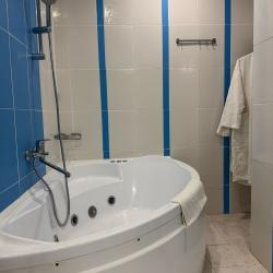 Номер делюкс комфорт с 1 двуспальной кроватью