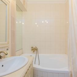 Фото Апартаменты на улице Рогожникова 1