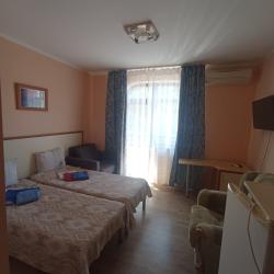 Комната улучшенная с 2 односпальными кроватями и балконом