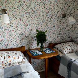 Комната эконом с 2 односпальными кроватями и дополнительным местом