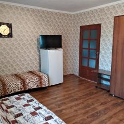 Номер комфорт с 2 односпальными и 1 двуспальной кроватью