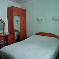 Номер стандарт эконом с 1 двуспальной кроватью