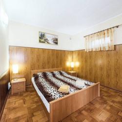 Номер люкс семейный с 2 двуспальными кроватями