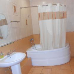 2-местный 2-комнатный номер комфорт с 1 двуспальной кроватью