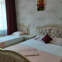 Комната комфорт с 2 односпальными и 1 двуспальной кроватью