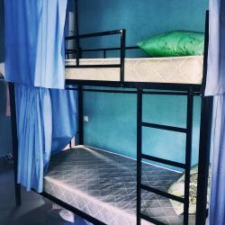 Кровать в общем номере с 3-двухъярусными кроватями 12м²