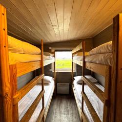 2-комнатный коттедж стандарт №1 с 2 двухъярусными кроватями и диваном-кроватью