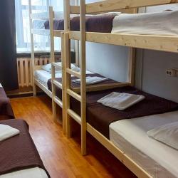 Кровать в 6-местном общем номере