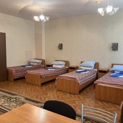 Кровать в 8-местном общем номере