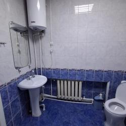 Кровать в 7-местном общем мужском номере