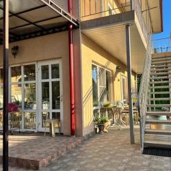 Комната стандарт с 1 односпальной и 1 двуспальной кроватью