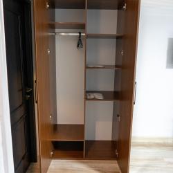 Номер стандарт семейный с 1 односпальной и 1 двуспальной кроватью (мансарда)