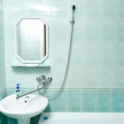 Номер стандарт с 2 односпальными кроватями с балконом