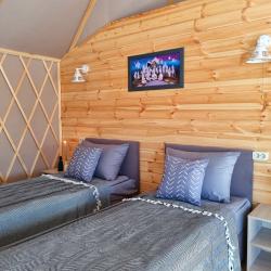 4-местный коттедж улучшенный с 2 односпальными кроватями